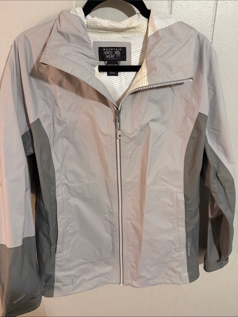 Mountain Hardwear Women's Light Gray and Dark Gray Waterproof Ski Jacket